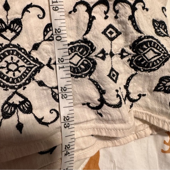 Old Navy Cream Embroidered 3/4 Sleeve Blouse - Picture 11 of 13